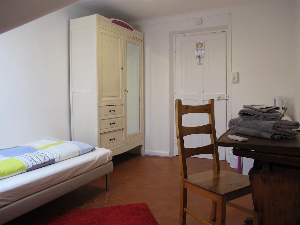 Budget Single Room with Shared Shower and Toilet,645261138:JPEG